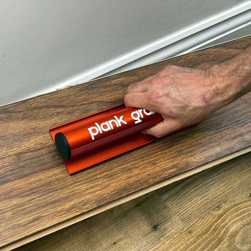 Carica immagine in Galleria Viewer, Floor Fix Pro Plank Grabber Plank Grabber is a tool for fixing gaps in floating floors. It features a &quot;Magic Grip Strip&quot; that sticks to the plank you want to move using nano-suction and without leaving any sticky residue. Plank Grabber can be used to fix
